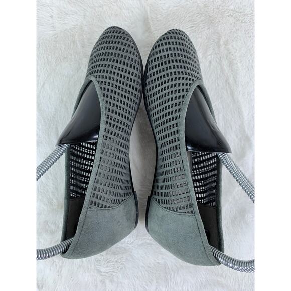Eileen Fisher Gray Perforated Suede Slip-On Flats Size 7 - Picture 4 of 8